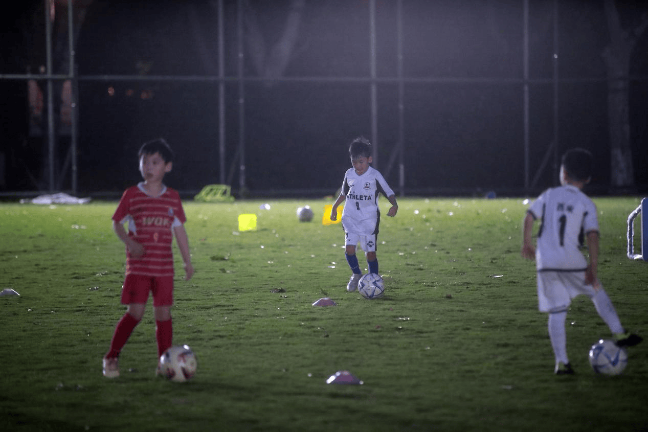 “全民健身日”探营南京奥体：苏超带起足球热