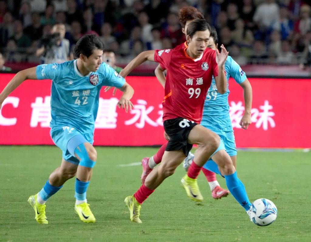 爱游戏体育网址-南通队高居“苏超”榜首，市委书记：推动足球发展迈上新台阶