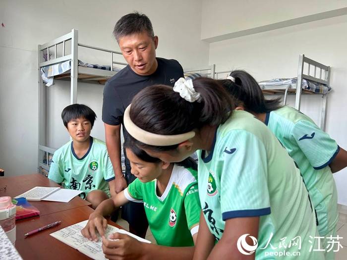 南京浦口:校园足球氛围为何这样浓?