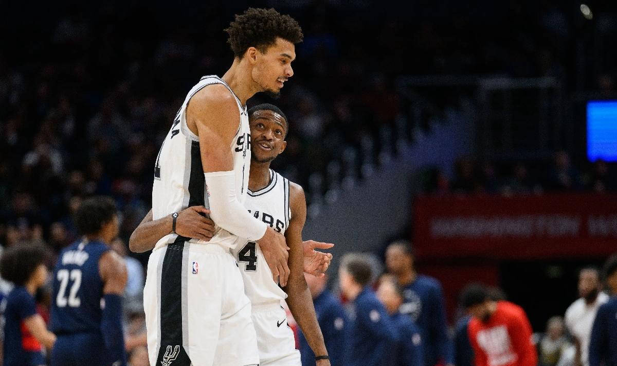 爱游戏体育首页-圣安东尼奥马刺续约达龙福克斯，薪水或有变动