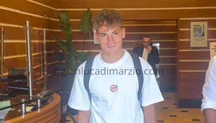 ayxsports-S-埃斯波西托接受卡利亚里的体检：很高兴来到这里，加油卡利亚里