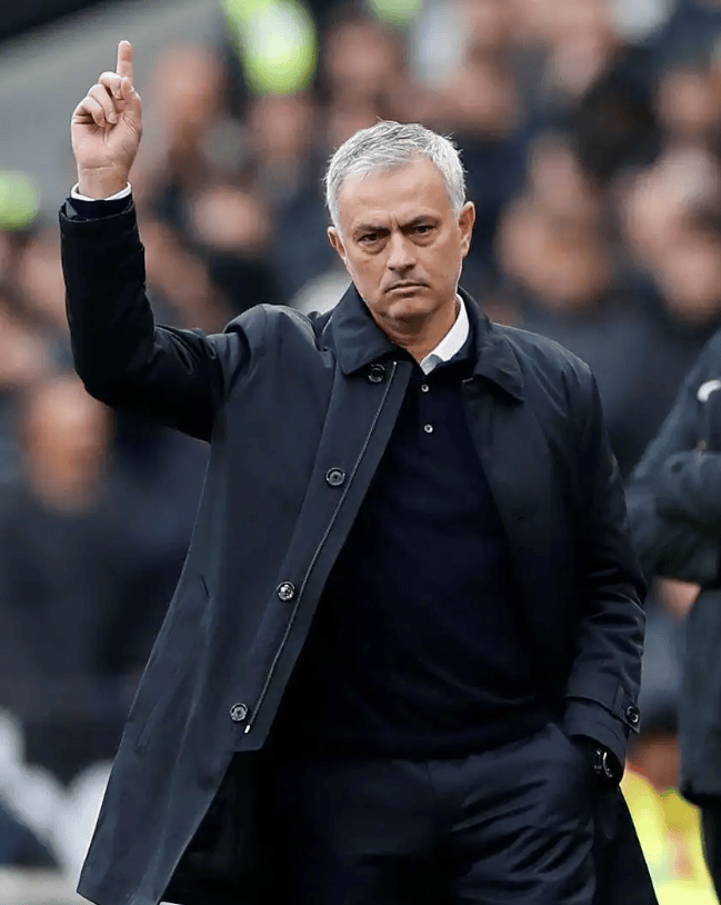 爱游戏体育-穆帅下家曝光！不会葡超，重返曼联成大热，酝酿复仇瓜帅