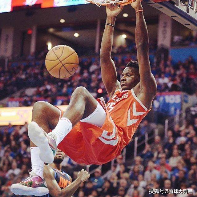 3年2150万签中锋，火箭队加强双塔战术？3塔齐聚内线，3套组合出炉