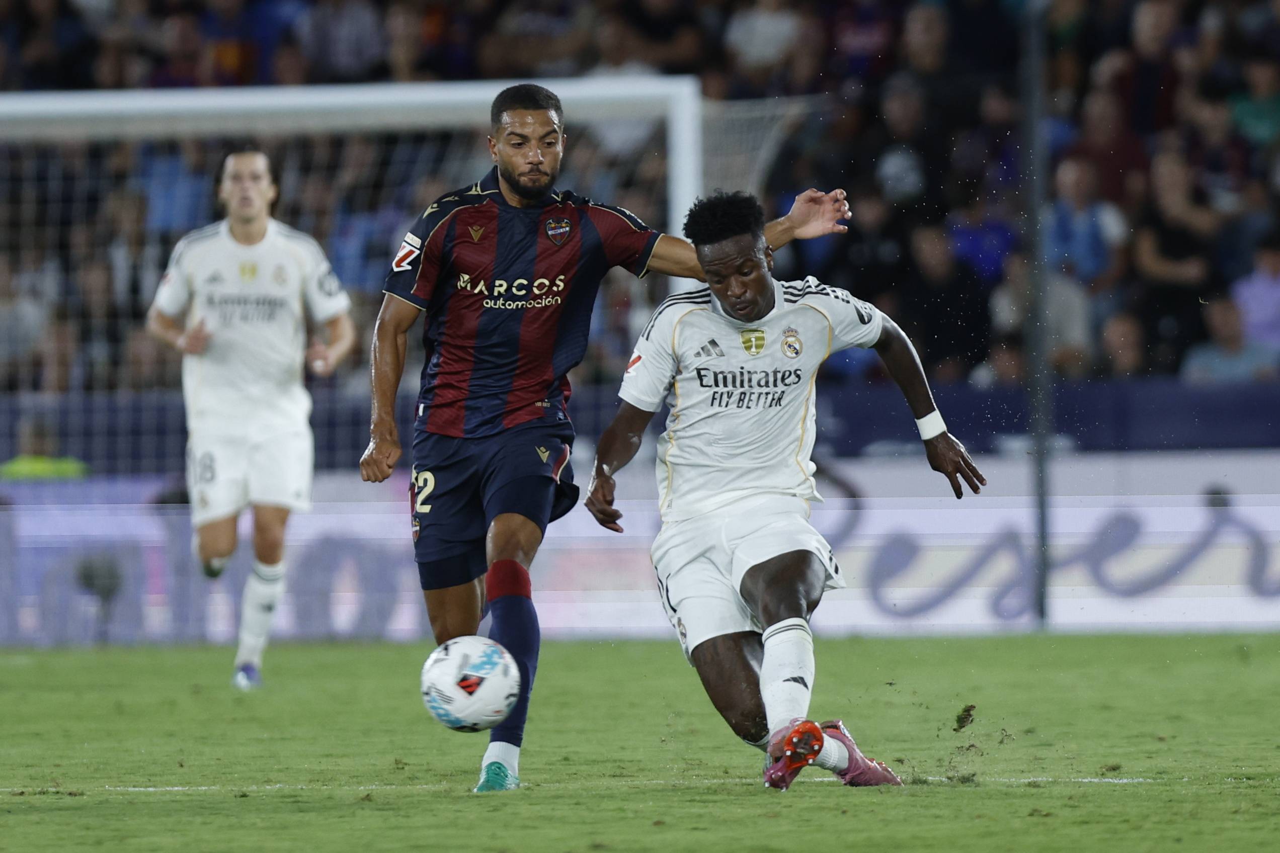 (外代二线)足球——西甲:皇马胜莱万特