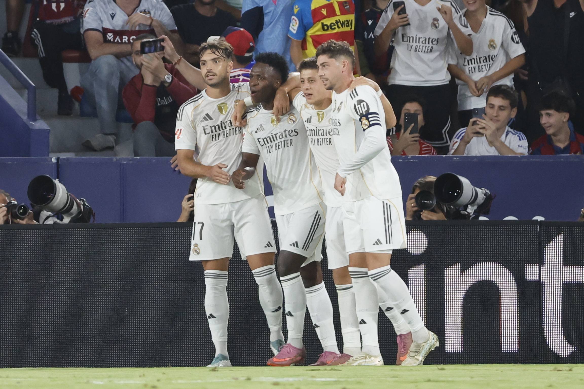 (外代二线)足球——西甲:皇马胜莱万特