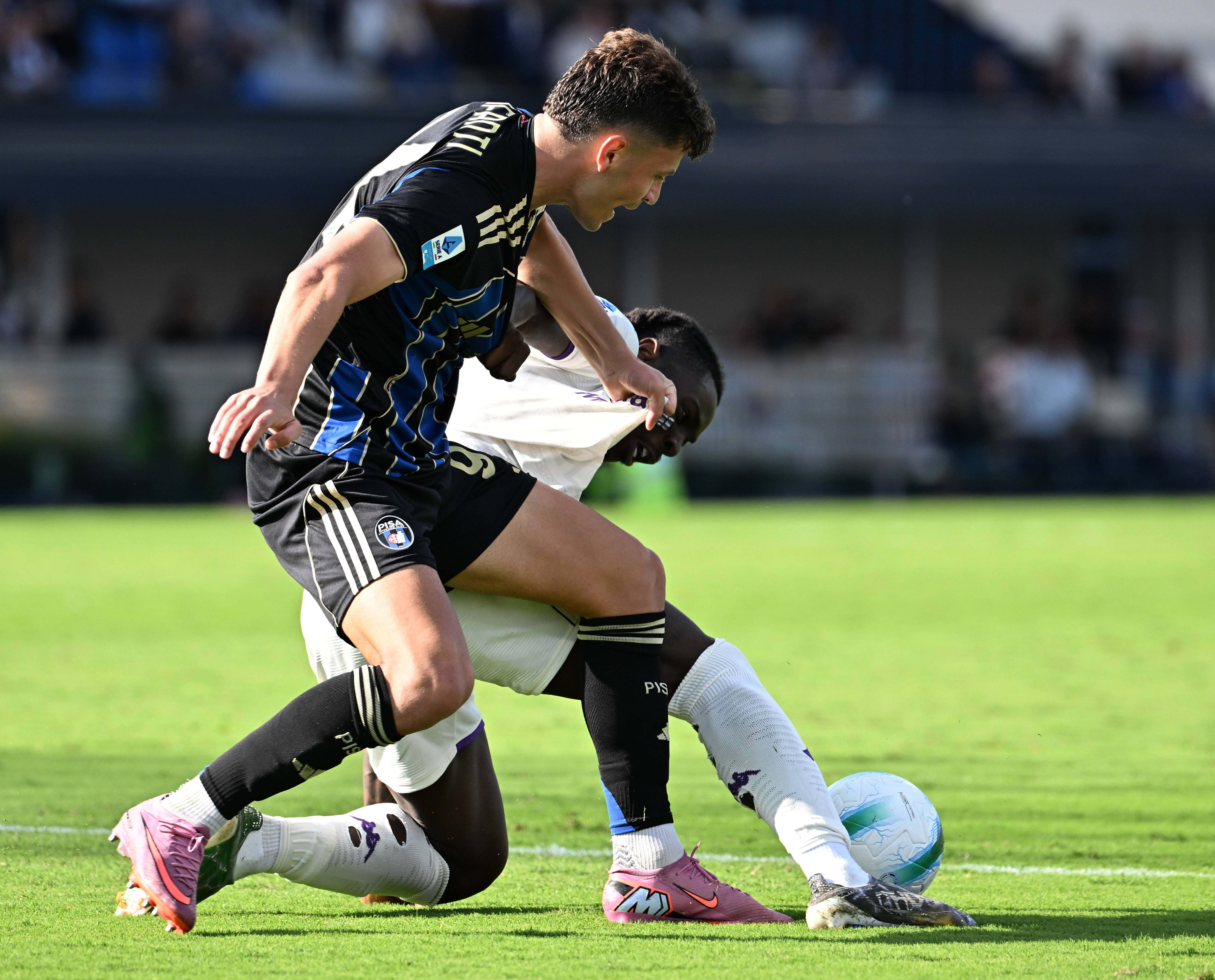 （体育）足球——意甲：比萨平佛罗伦萨