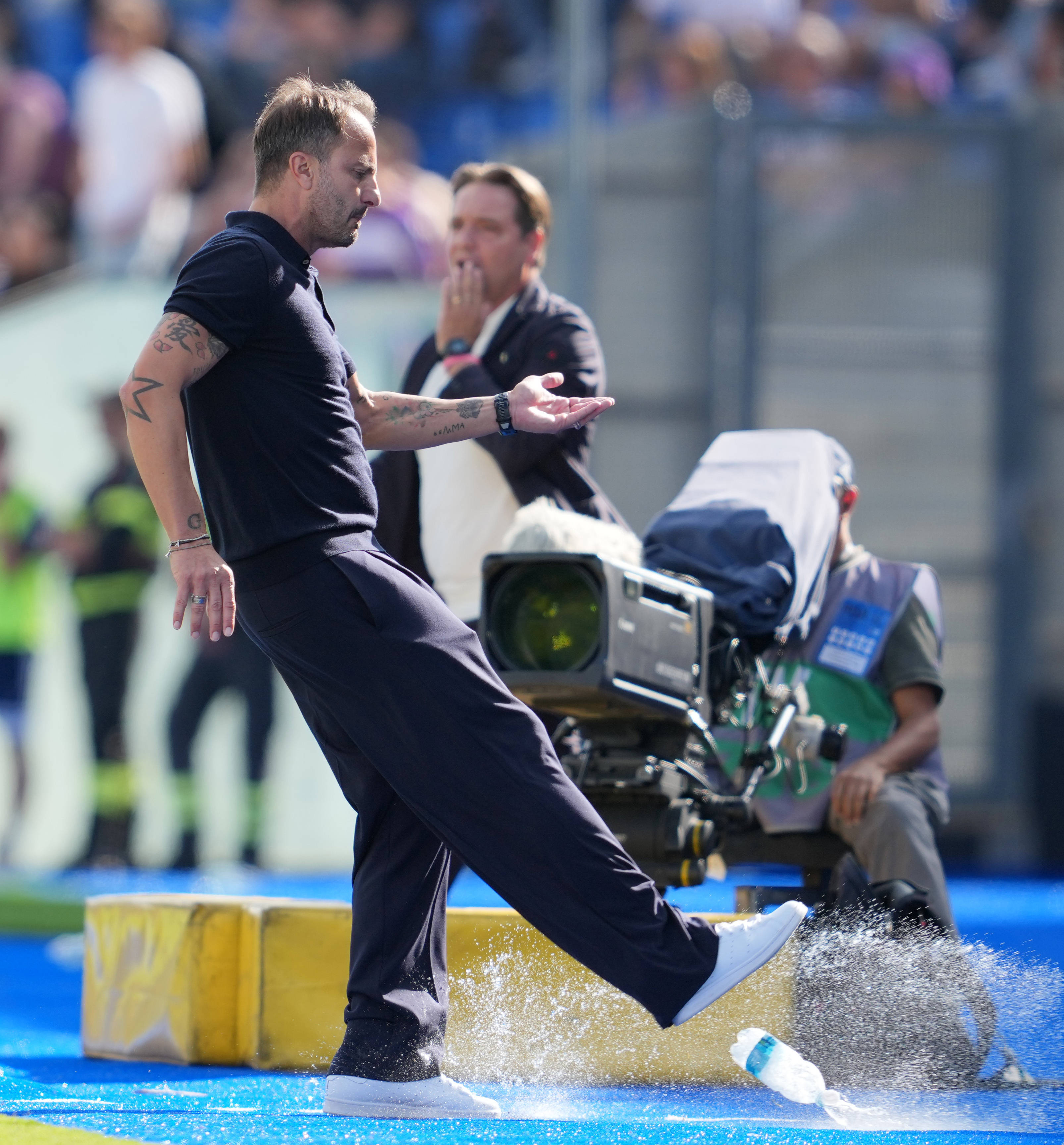 （体育）足球——意甲：比萨平佛罗伦萨