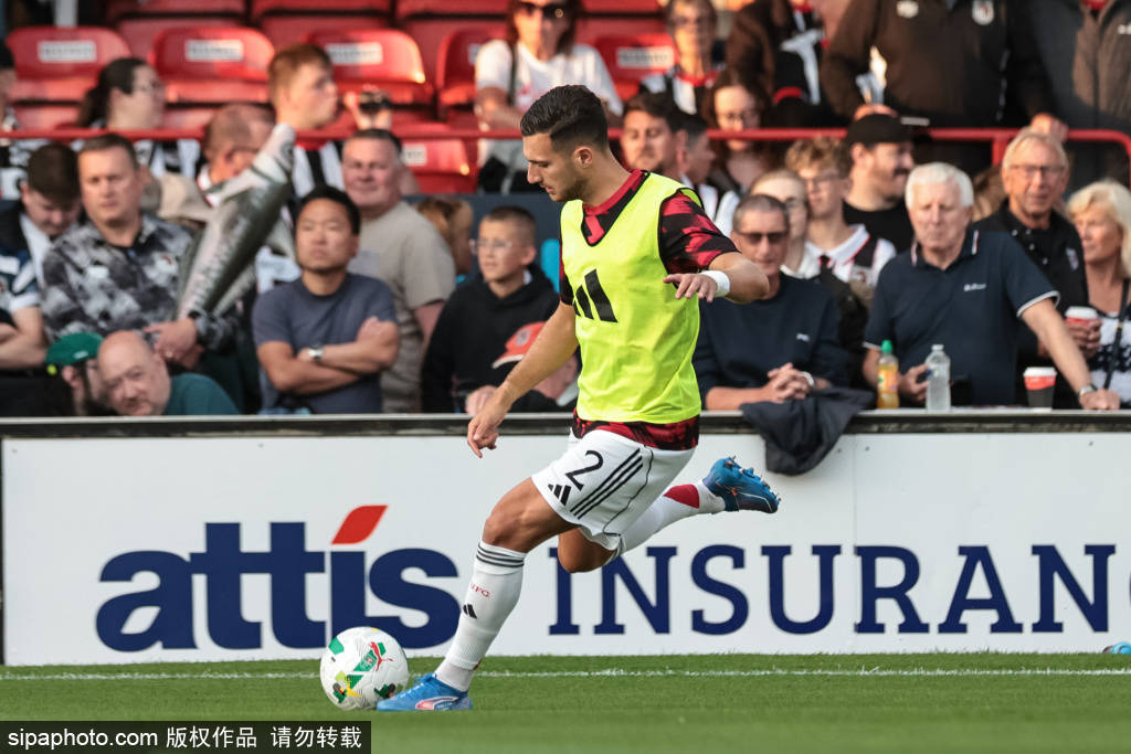 爱游戏中国-曼联惨遭低级别球队淘汰，拜耳勒沃库森火上浇油