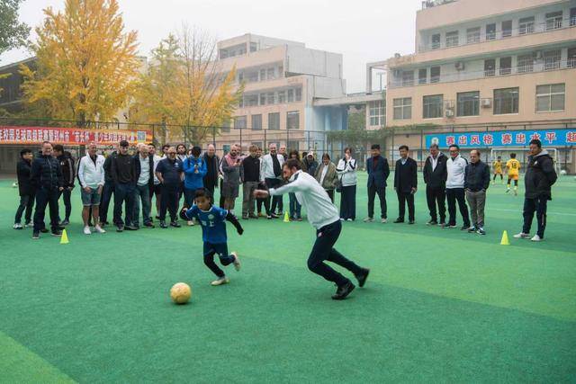 爱游戏体育网址-郑上路小学接待英国斯托克波特郡队开展中英校园足球友好交流